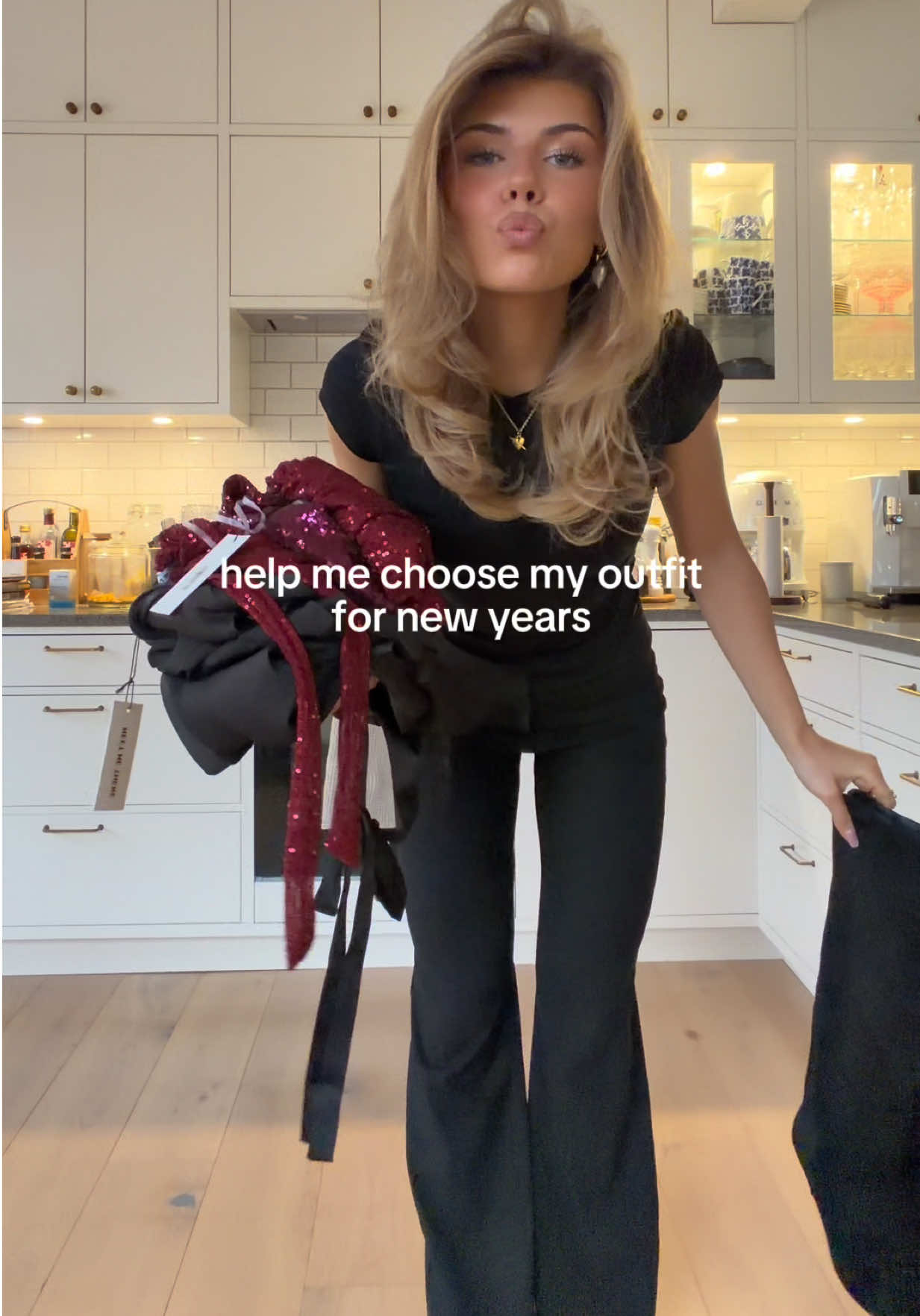 TikTok post by @aggebagggeee for Meet Me There. Caption reads: 1, 2 or 3???💋💄♥️🍷💃 @meet me there (ad).