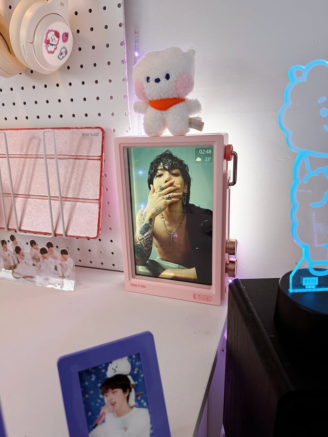 Instagram post by @rachel_jin92 for Divoom. Caption reads: [...] post for the Divoom Timesframe....