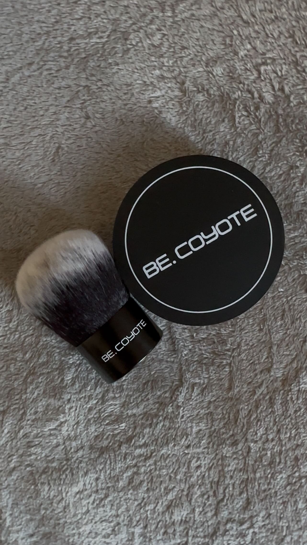 Instagram post by @holly_meza for Be Coyote. Caption reads: ✨ Tried the @becoyote Mineral Loose Foundation....