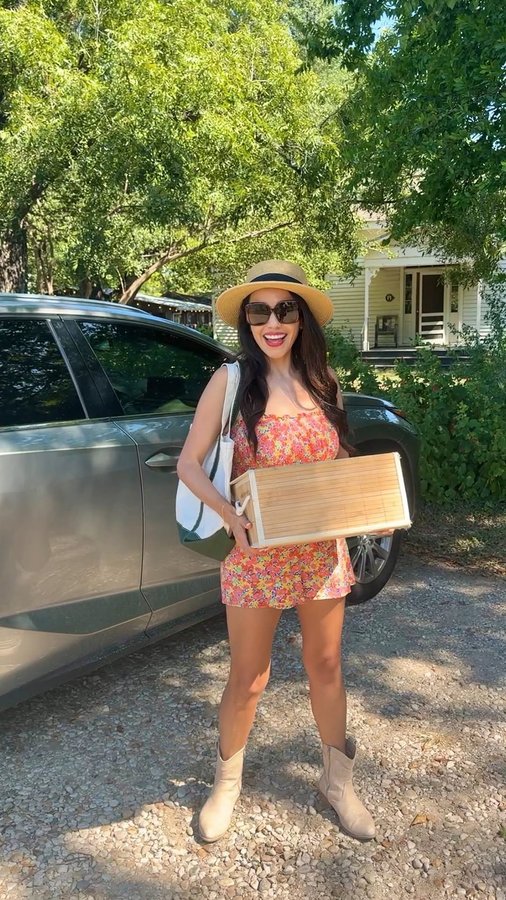 Instagram post by @theaustintourist for Feeding America. Caption reads: HOW TO MAKE YOUR SEPTEMBER COUNT #ad  Hunger....