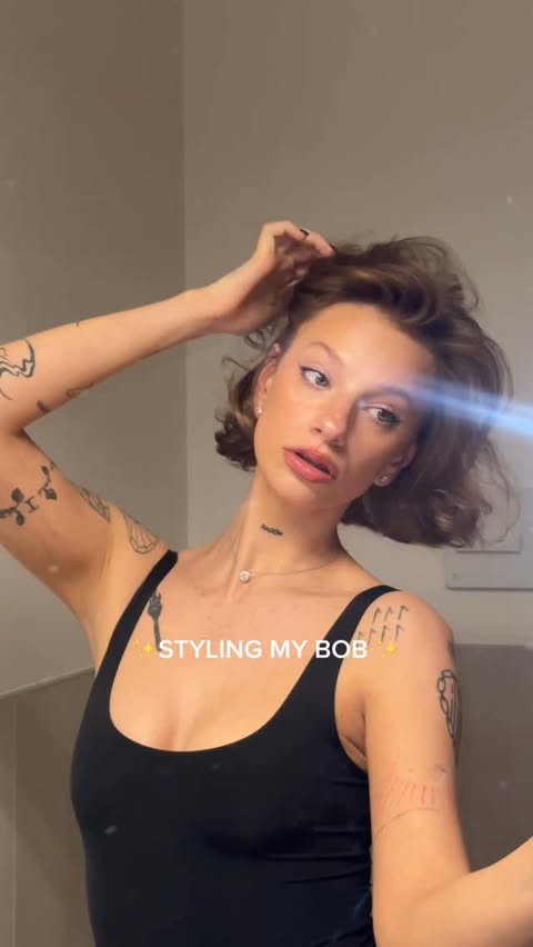 Instagram post by @martinaloy_ for Dreame. Caption reads: Kratky vlasy = musis to proste upravovat KAZDEJ....