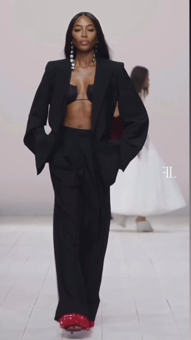 Instagram post by @thefashionlover_net for GIVENCHY. Caption reads: @givenchy 🫶 Givenchy Givenchy Givenchy Givenchy....