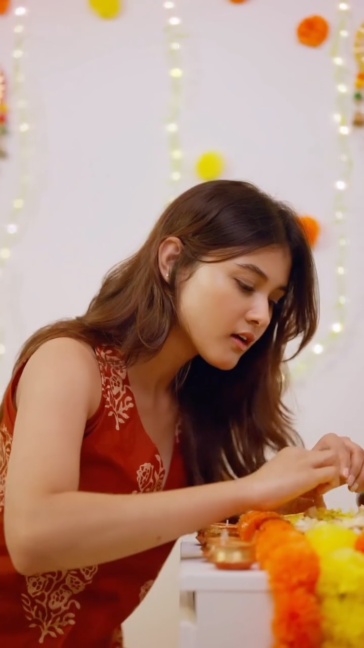 Instagram post by an influencer for Samsung India. Caption reads: [...] #Samsung #CameraZoom @samsungindia.