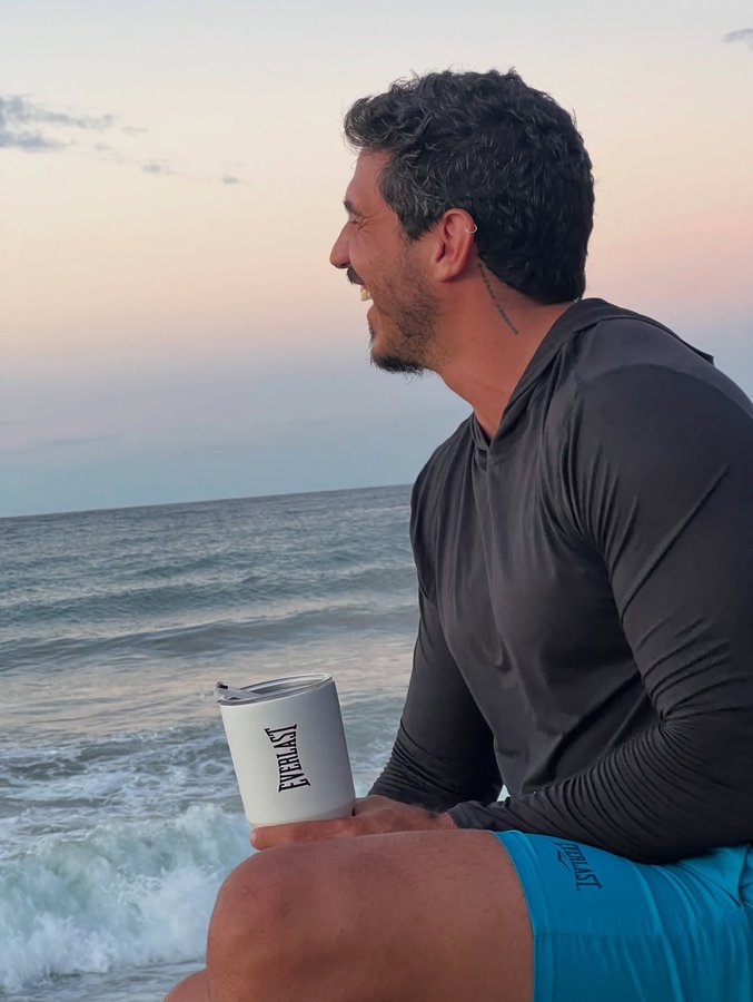 Instagram post by @avarote for Everlast. Caption reads: Sábado de playa !!!! ⠀⠀⠀⠀⠀⠀ 
⠀⠀⠀⠀⠀⠀ 
@everlastvzla....