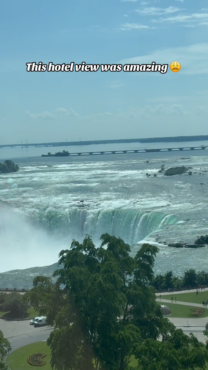 Instagram post by @lookatlollyy for Marriott Hotels & Resorts. Caption reads: Marriott did they thing..