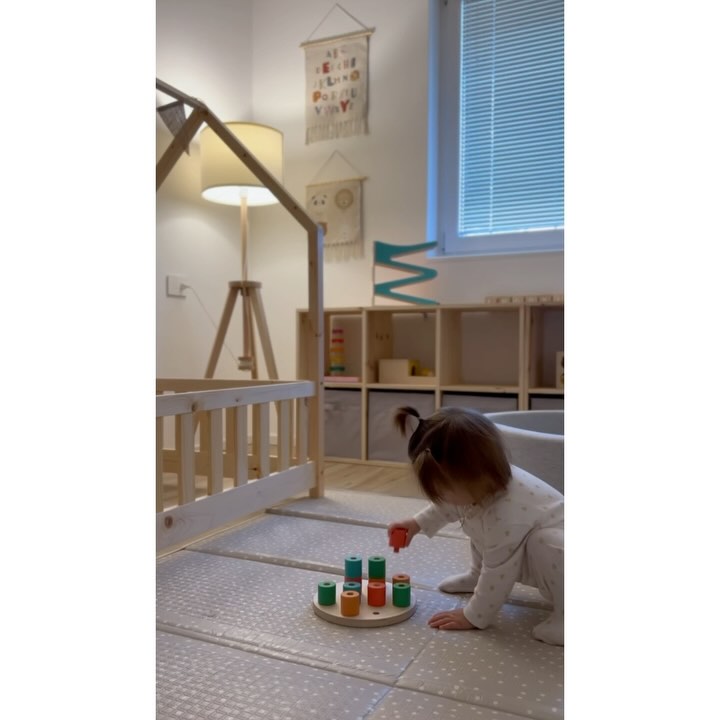 Instagram post by @loryfiumara for Lovevery Europe. Caption reads: Oggi scopriamo insieme a Ludovica i giochi che....