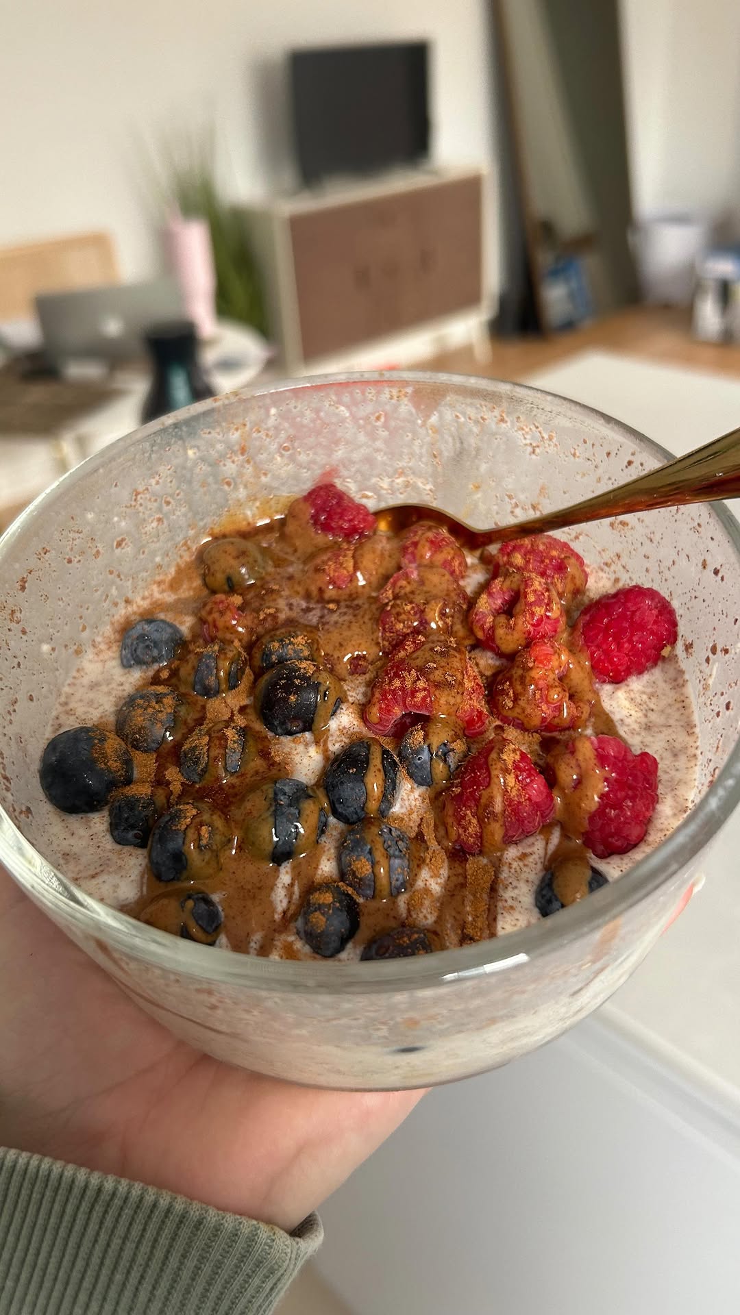 Instagram post by @saltandsagenutrition for Quaker Oats. Caption reads: #ad I love @quaker because they have no....