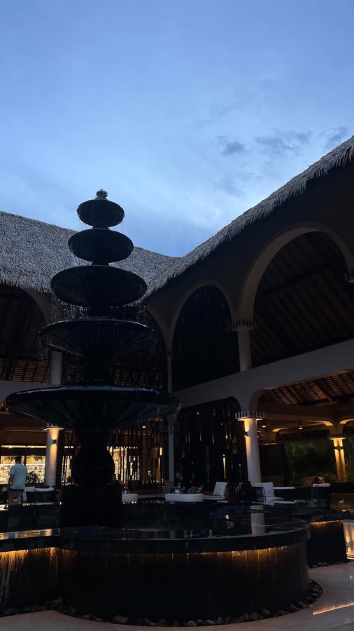 Instagram post by @bethany.wer for Visible. Caption reads: [...] data, every day I'm abroad with Visible made....