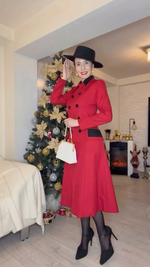 Instagram post by @retrostagede for Retro Stage. Caption reads: [...] season🌲✨ with outfits from....