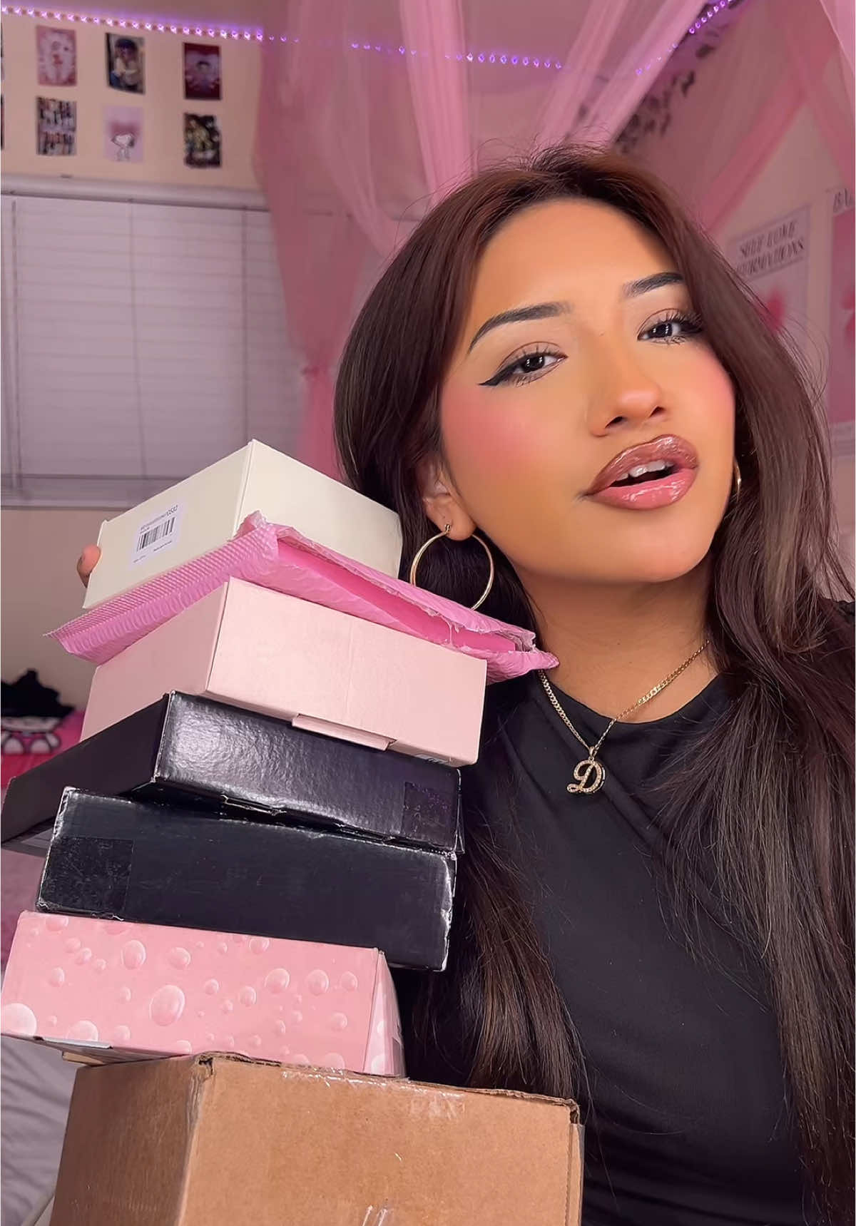 TikTok post by @dianassaurrr for Mango People Media. Caption reads: i know that draft is waiting to be posted 😝😝 #pr....