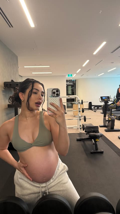 Instagram post by @duashkara for YoungLA. Caption reads: [...] 💅🤰🏻💪 #36weekspregnant

Wearing @youngla....