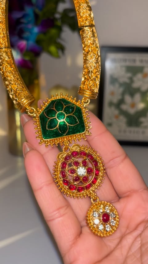 Instagram post by @beautytools3012015 for Wishlink. Caption reads: [...] #adnecklacesets #reelsviral #wishlink.