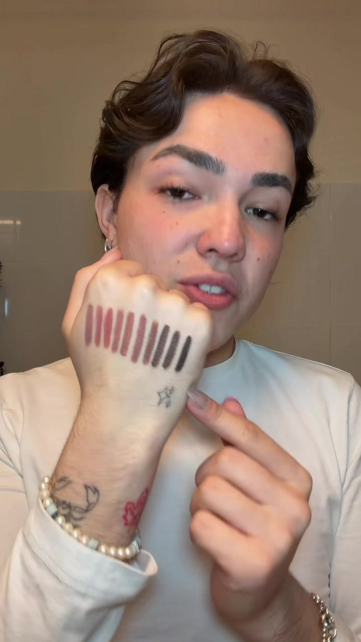 TikTok post by @spamfabian for For Me. Caption reads: Jusqu’où les Lip Liners @For-me.fr peuvent tenir….