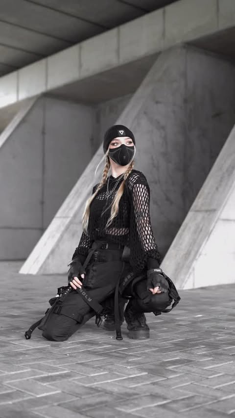 Instagram post by @tixteafox for FANTASMAGORIA. Caption reads: [...] an amazing day! <3

_

fishnet top....