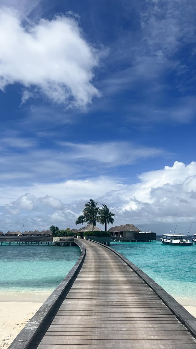 Instagram post by @abbeycholmes for Visit Maldives. Caption reads: [...] #MarriottBonvoy #maldives #visitmaldives....