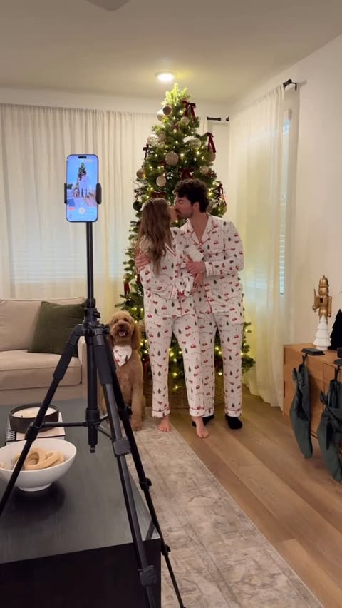 Instagram post by @makennachristinexo for VistaPrint. Caption reads: [...] to get up to 50% off holiday cards at....