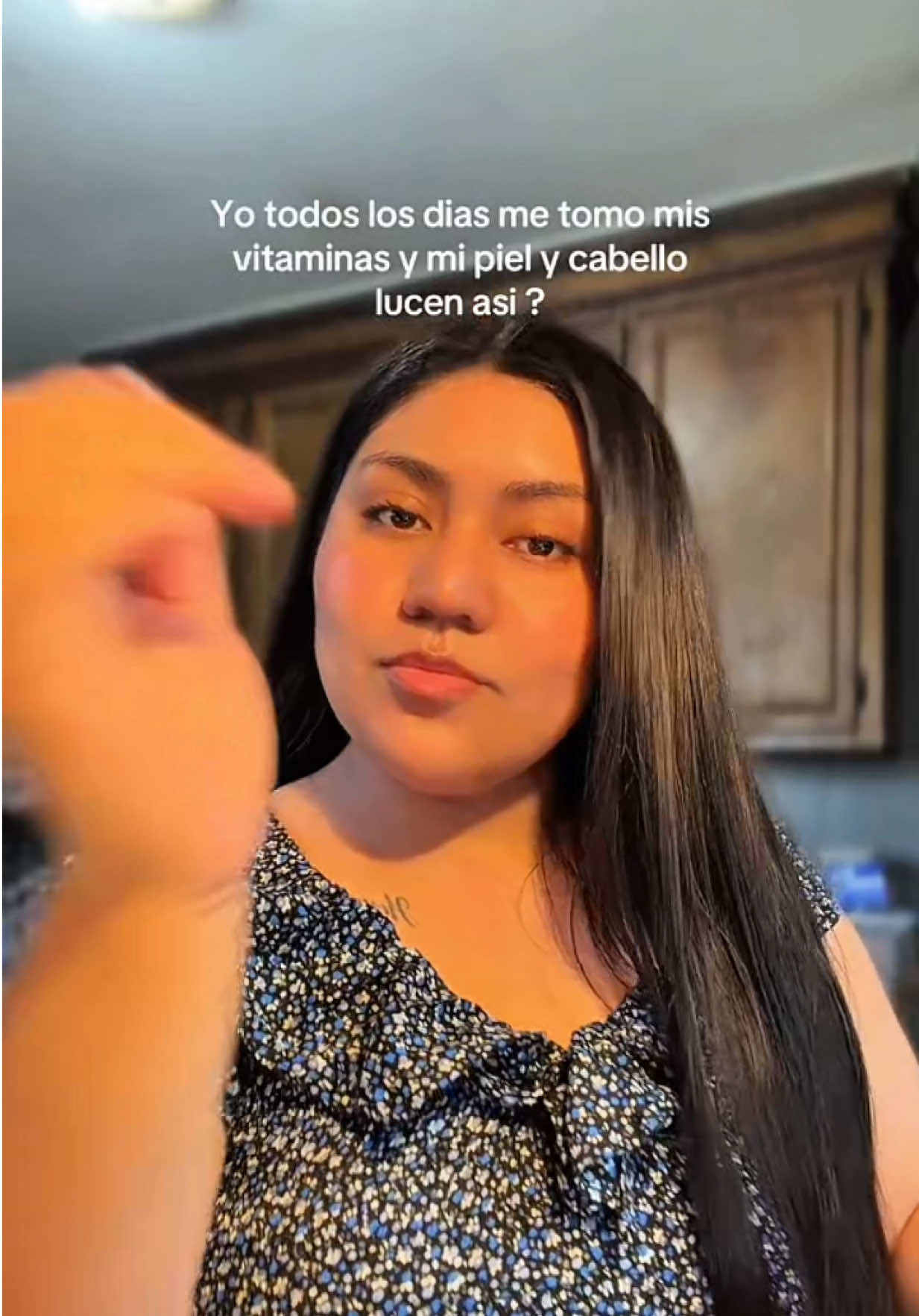 TikTok post by @sheylahe20 for HealthA2Z. Caption reads: 😊🌷@HealthA2Z #vitamind #cabellosaludable....