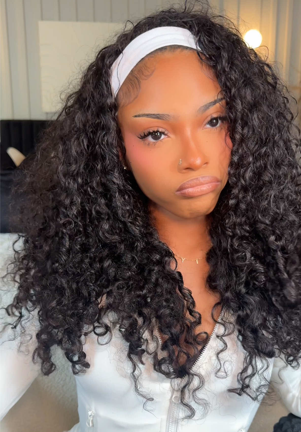 TikTok post by @niyahmariiie for ISEE HAIR. Caption reads: my absolute go to style right now✨| wig from:....