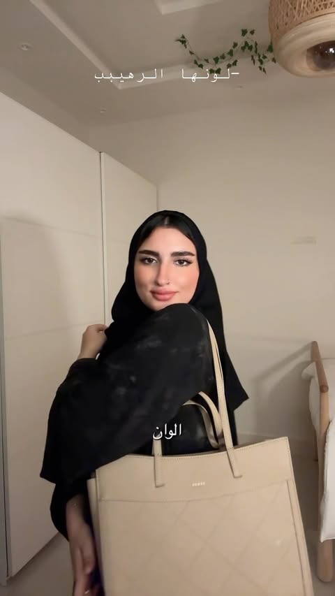 Instagram post by @r8.jd for Zyros. Caption reads: ⁨ @zyrosofficial شنطة " خلود " من زايروس😋✨⁩.