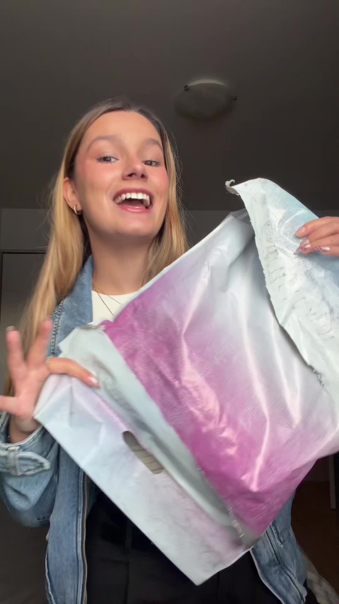 TikTok post by @noemie.thibault5 for Dynamite Clothing. Caption reads: Un gros merci @D Y N A M I T E pour se beau cadeau....