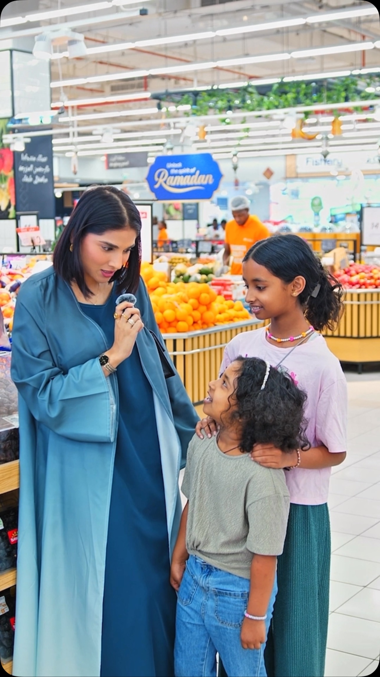 Instagram post by @mom_in_dubai for Carrefour. Caption reads: Spending time with customers at Carrefour, sharing....