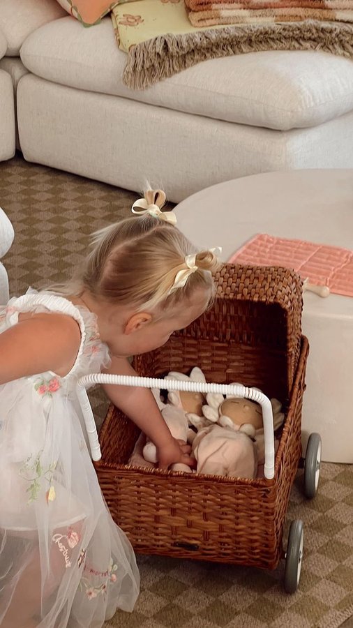 Instagram post by @kaylaaaellieee for Olli Ella. Caption reads: pov: you are 2 and get your dream delivery as a....