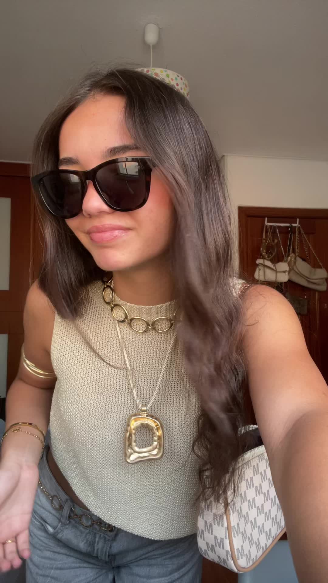 TikTok post by @afriicadiiaz_ for HAWKERS CO.. Caption reads: @HAWKERS 😻😻 #parati #hawkers #ootd .