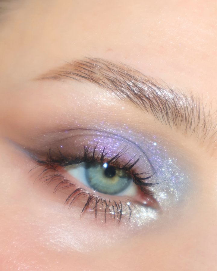 Instagram post by @emmas__eye for Cloudicos. Caption reads: [...] what mattes or mascara i used 😔 @cloudicos....
