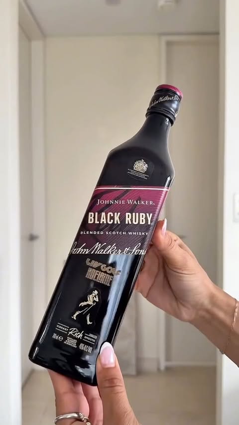 Instagram post by @claudiabonifazio for Johnnie Walker. Caption reads: We’re going to Liv Golf w Johnnie Walker Black....