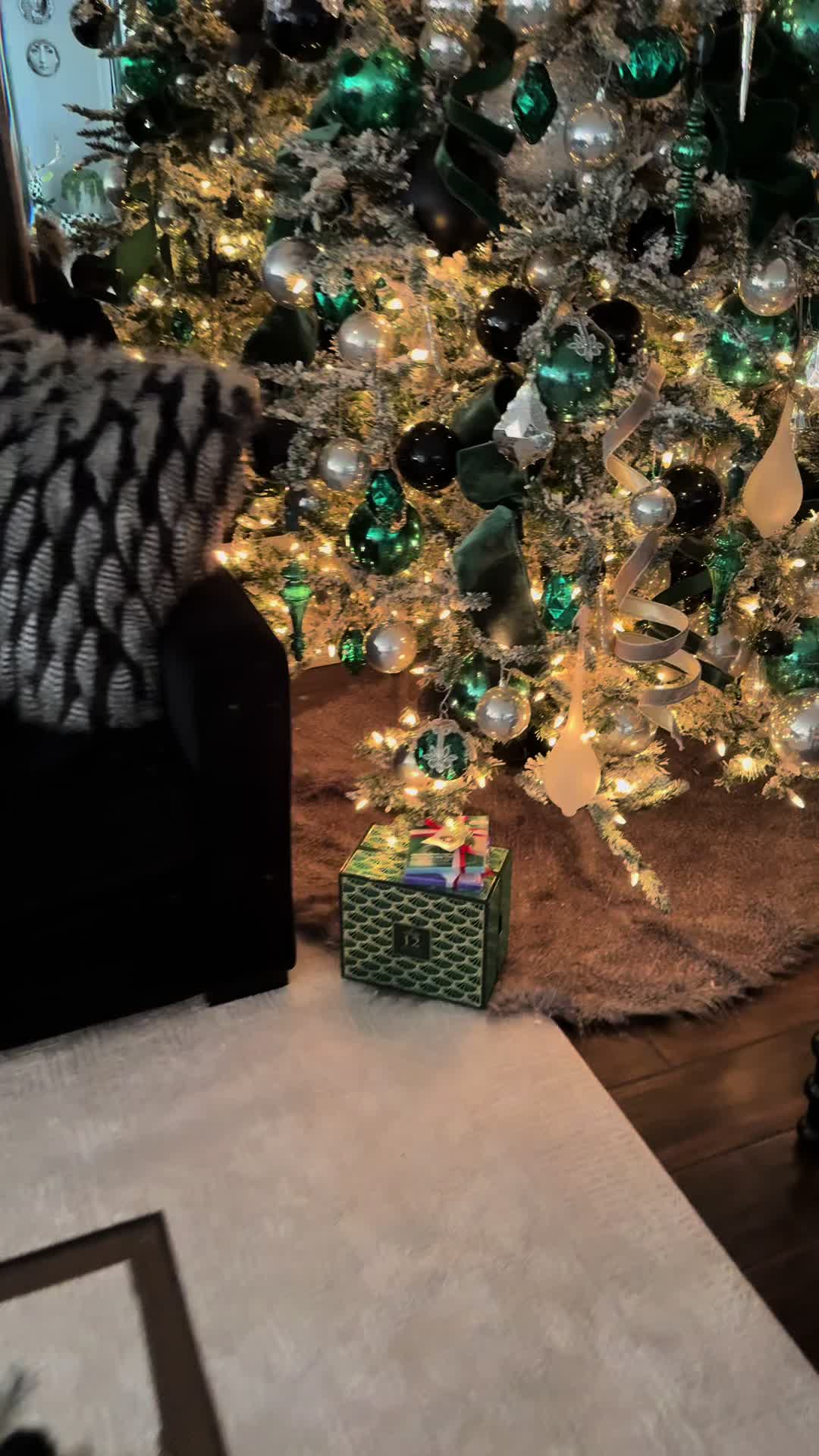 TikTok post by @franklyrobbie for Voluspa. Caption reads: [...] #relationshipgoals #letsplayagame @VOLUSPA .