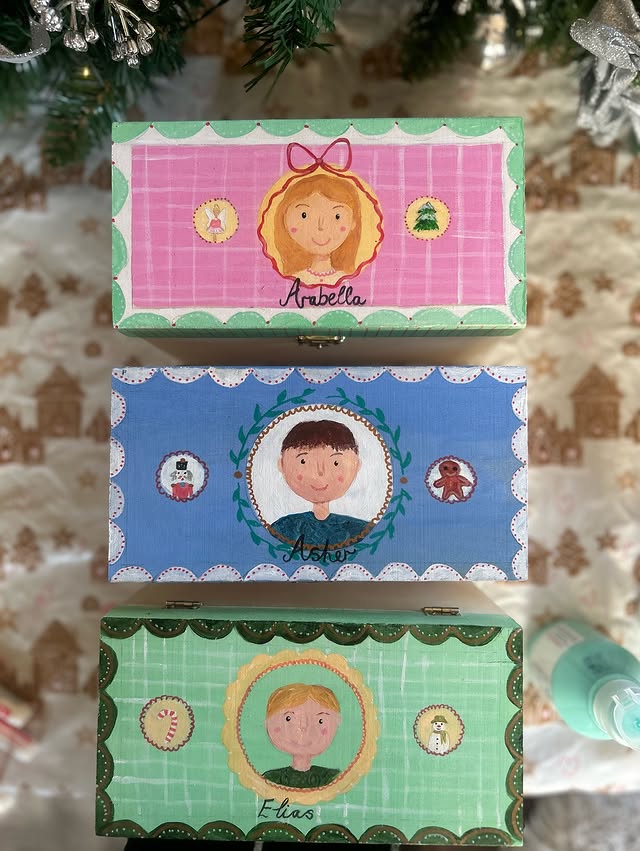 Instagram post by @leigha.elizabethh for Baker Ross. Caption reads: [...] 🥹✨
I used the blank wooden boxes from....