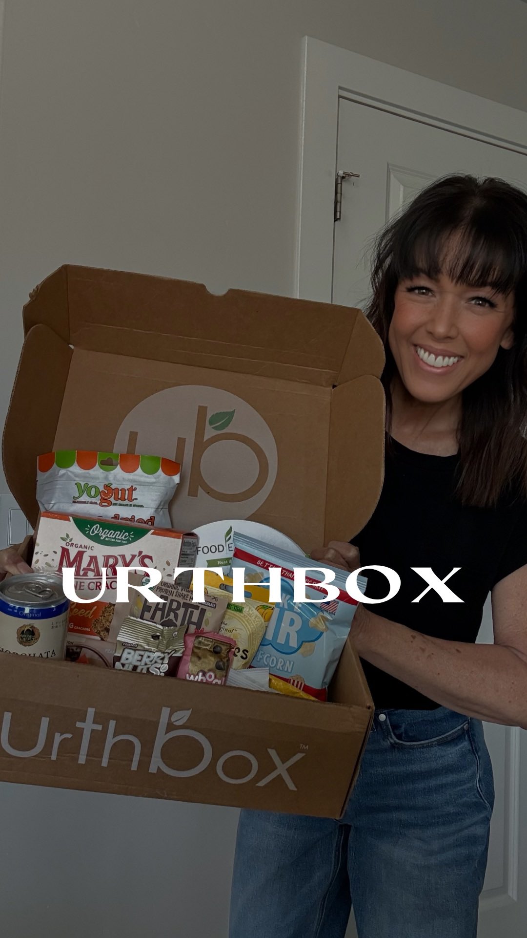 Instagram post by @stacy.bowler for EarthChimp. Caption reads: people who  l o v e  to  e a t 
are the  b e s t ....