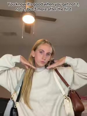 TikTok post by @alisonalis0n for KKXIU Chain Store. Caption reads: @KKXIU US the best bags💝.