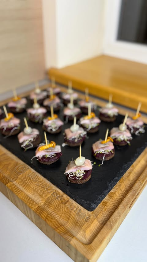 Instagram post by @illegal.food.bites for MAXIMA LT. Caption reads: [...] #MaximaLT

Reikės: 

- WELL DONE [...].