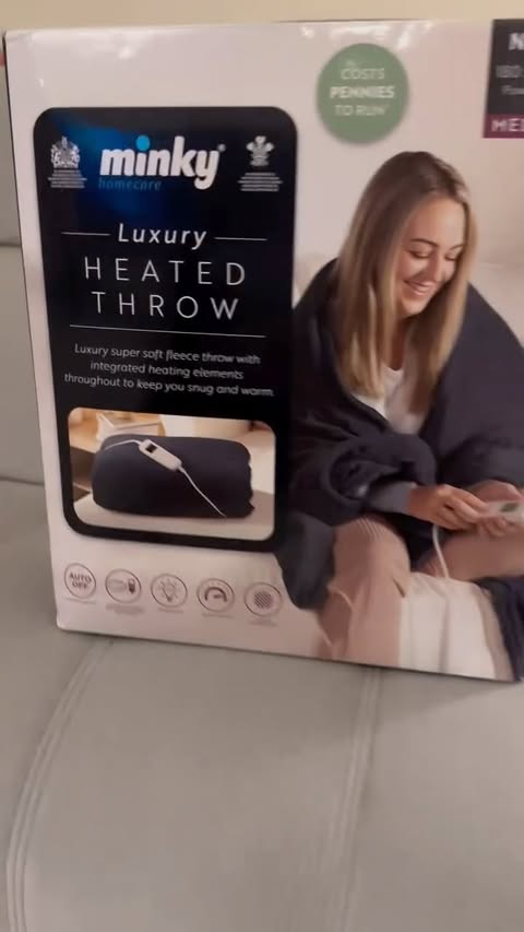 Instagram post by @cleanaway20 for Minky Homecare. Caption reads: [...] 💙

The Luxury Heated Throw from....