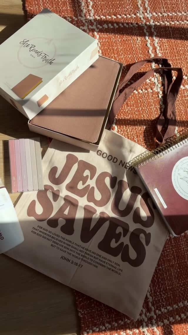 Instagram post by @samira_sodjian for Mr. Pen. Caption reads: ❌OCTOBER GIVEAWAY CLOSED❌
This month’s giveaway....