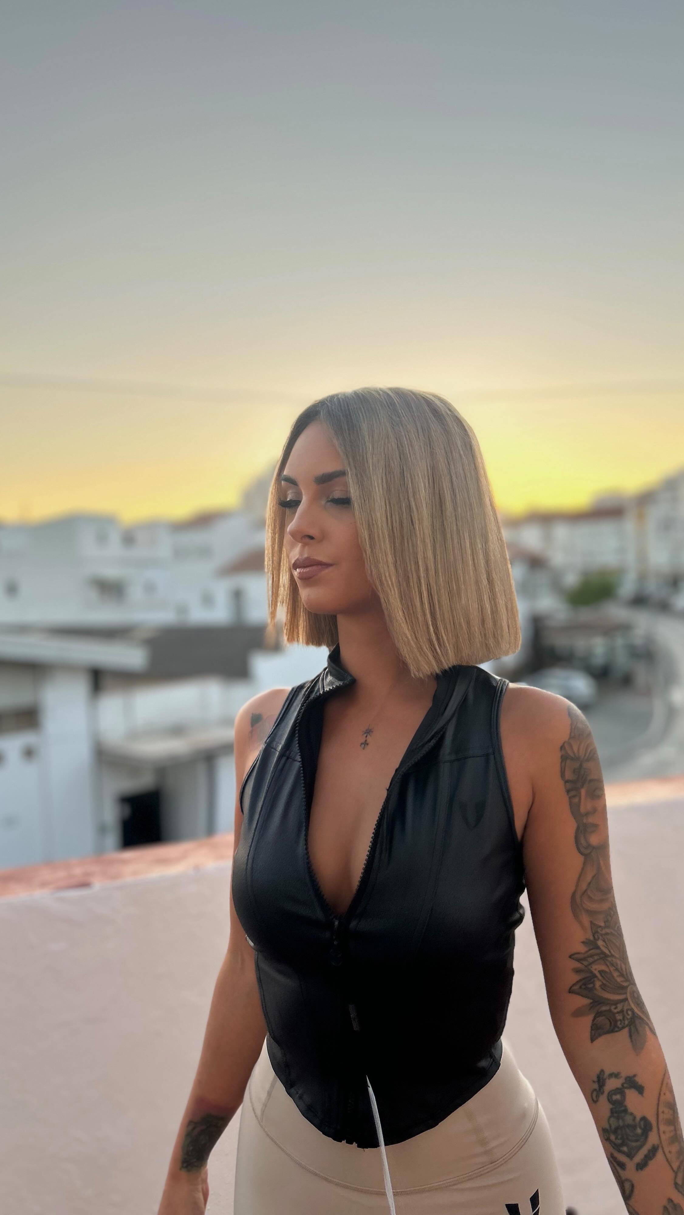 Instagram post by @lidya_yuste for FIRMABS. Caption reads: @firmabs_brand 🤩🫡.