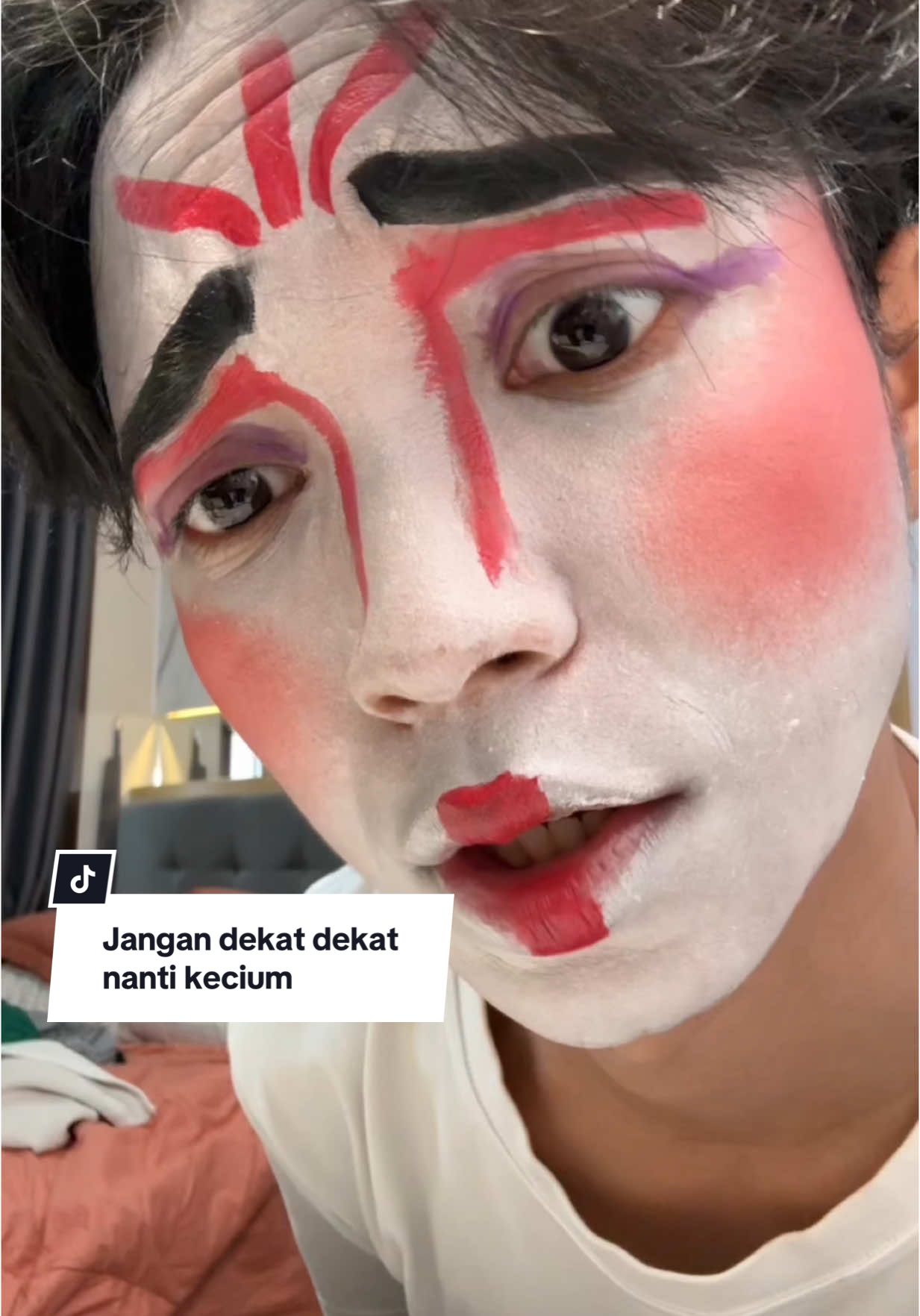 TikTok post by @mas_nizar for Garnier Indonesia. Caption reads: Parahh masa takut ama lakiknye sendiri, btw ink....
