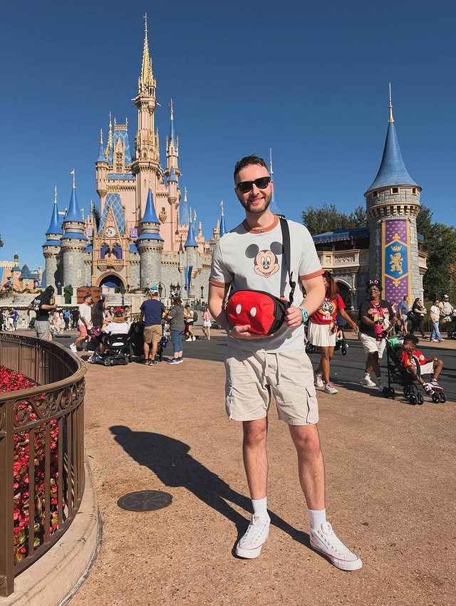 Instagram post by @alex_slann for Orbitkey. Caption reads: [...] for the bag🤗

AD|Gifted Thanks to Orbitkey....