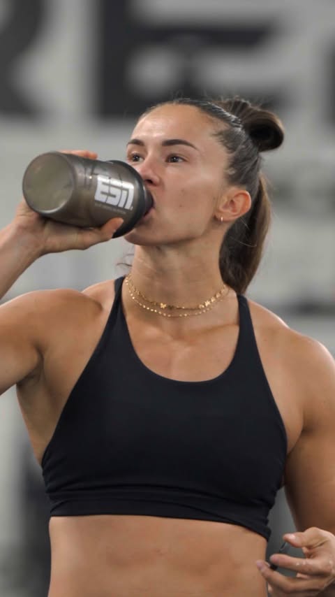 Instagram post by @vitesson for Esn. Caption reads: 🍹💦

@esncom.