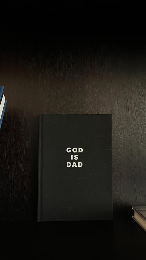 Instagram post by @rachelxkamm for Meshki. Caption reads: Something for the festive season @meshki.