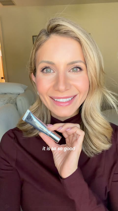 Instagram post by @lisajmakeup for RoC Skincare. Caption reads: #ad Fuller looking lips in 3 minutes!? The....