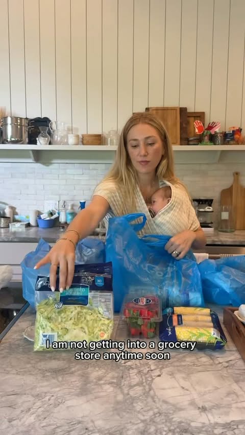 Instagram post by @lindseybosway for Kroger. Caption reads: [...] easy, which is why I’ve been loving....