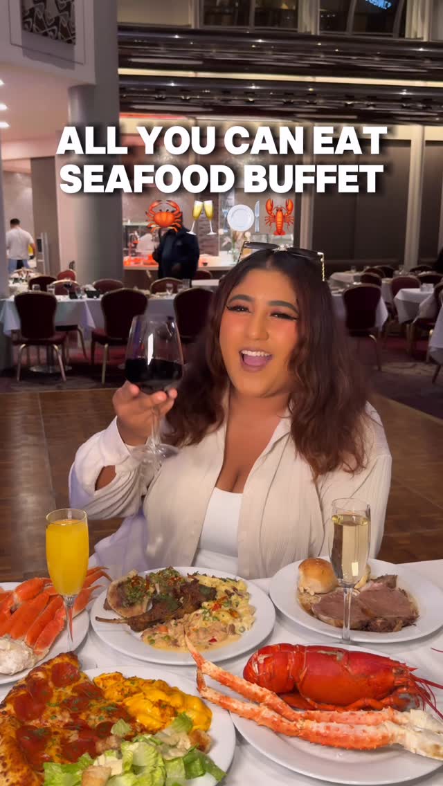 Instagram post by @latinafoodiela for Universal Studios Hollywood. Caption reads: Celebrate the holidays🍽️ @cafesierrahilton....