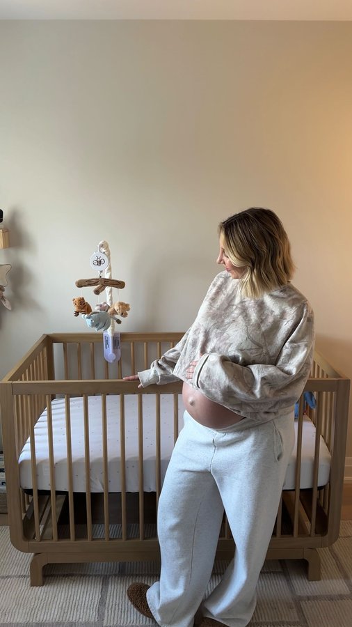 Instagram post by @juliajoczys for Hush. Caption reads: Sweet dreams start with @hushblankets 🤍💫💤

Hush....