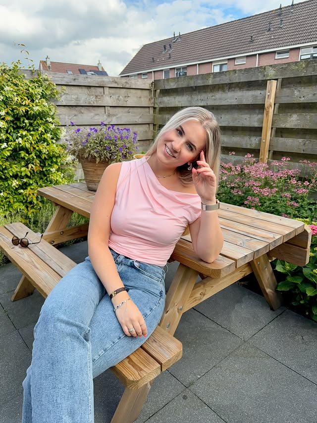 Instagram post by @nataliezoetx for LOAVIES. Caption reads: Pink summer! 💗 @loavies #loavies #girlgoneloavies....
