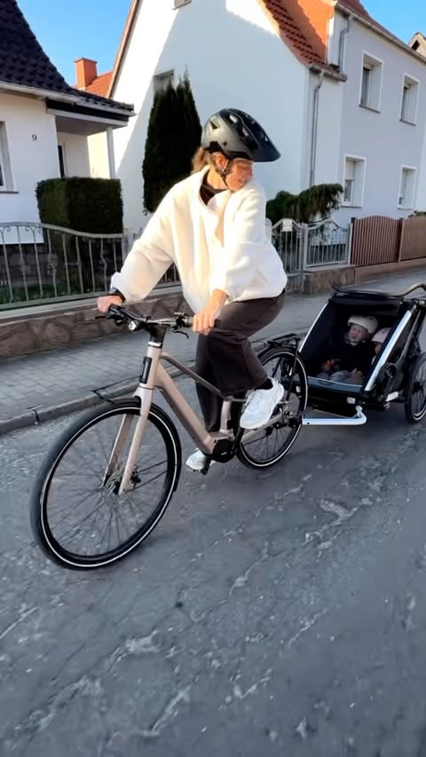 Instagram post by @steffimarth for Thule. Caption reads: [...] Kindergarten Taxi 🚖 We love to use our....