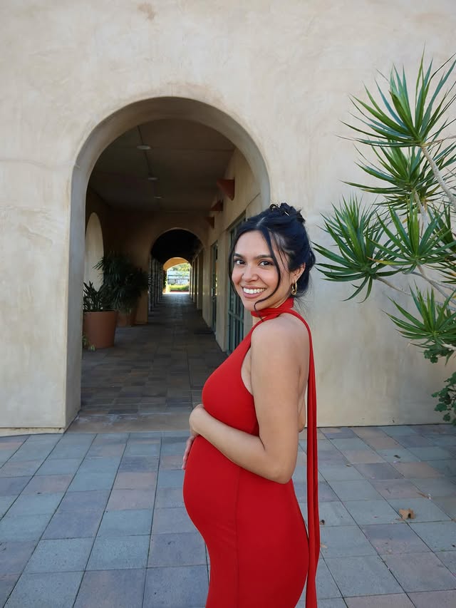 Instagram post by @shmoni for PinkBlush Maternity. Caption reads: [...] dressed has been more fun lately....
