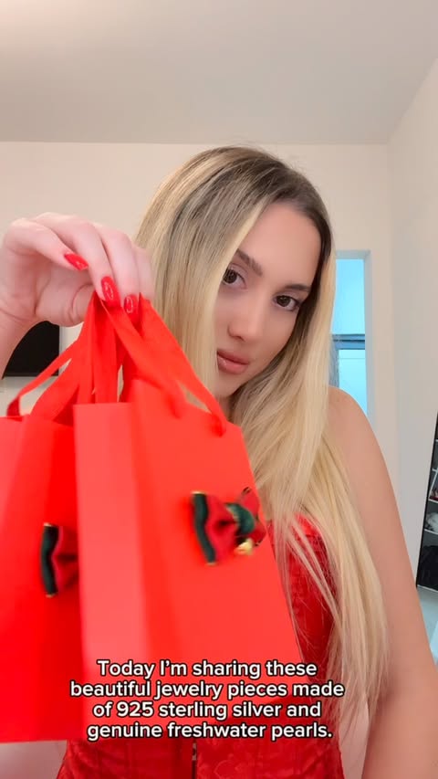 Instagram post by @tikunannn for EAMTI Jewelry. Caption reads: 🎀New Year GIVEAWAY with EAMTI Jewelry🎀 ✨
How to....