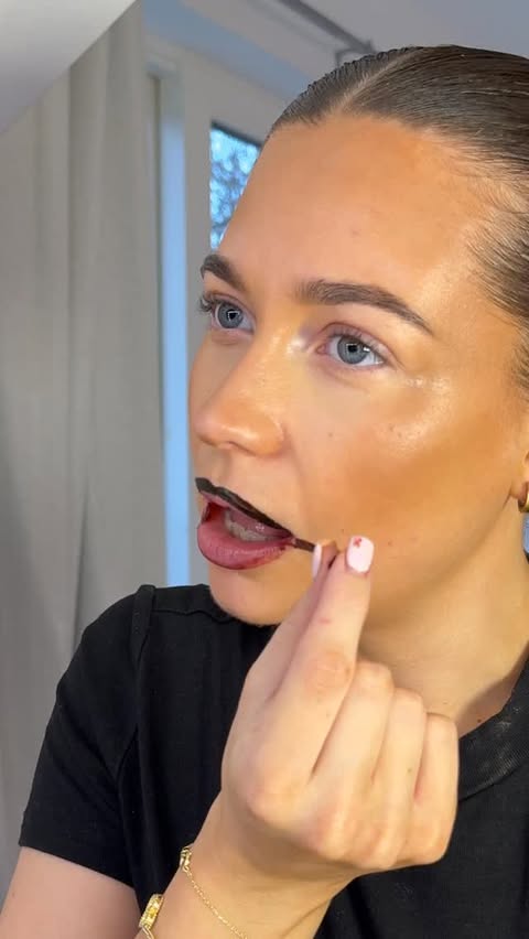 Instagram post by @itslivpb for Sacheu. Caption reads: Obsessed 🫦💄 @sacheubeauty.